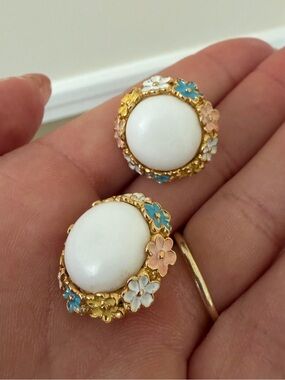 Elegant White Enamel Floral Clip Earrings - Gold Tone Vintage